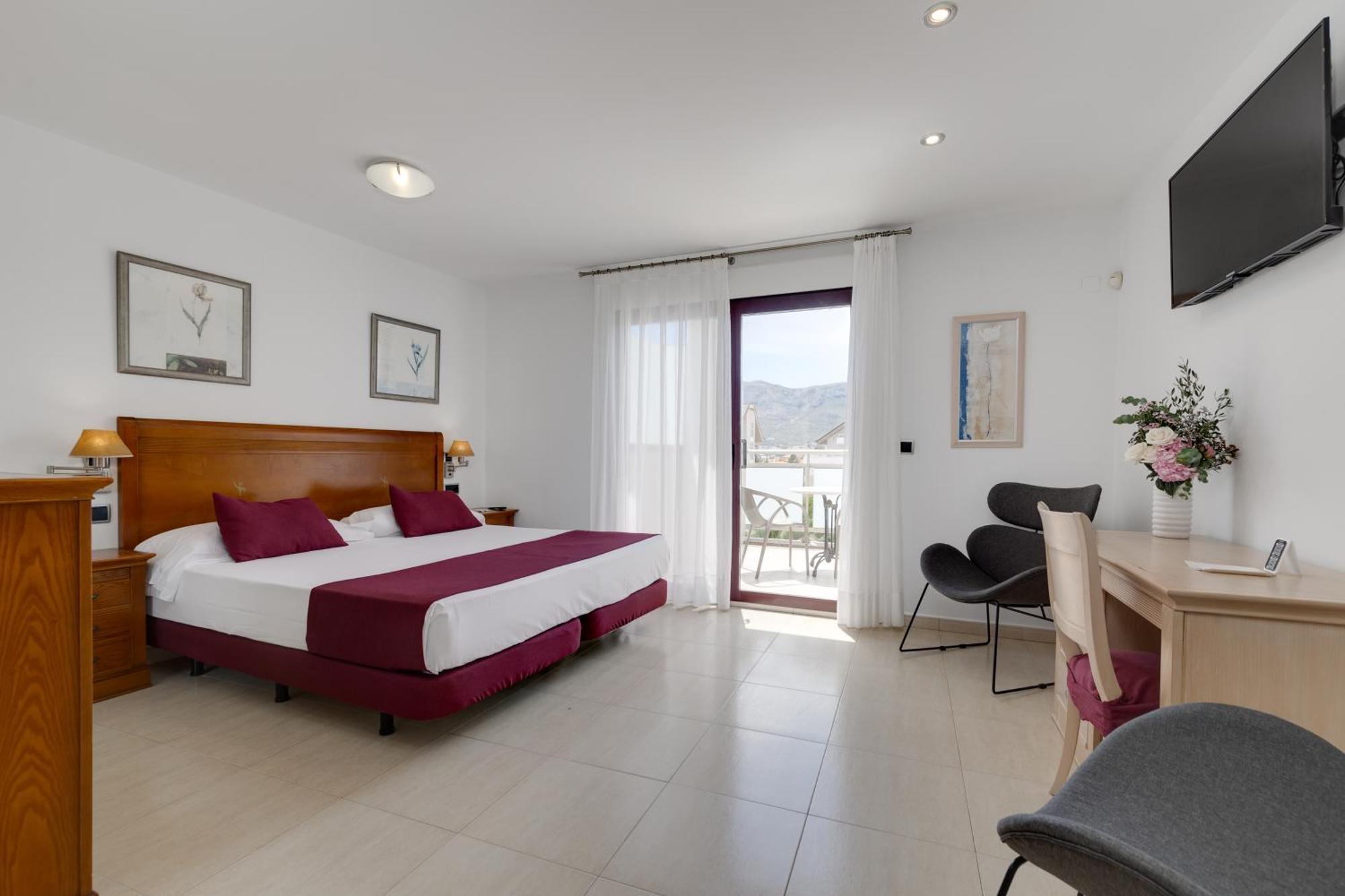 Standard Double or Twin Room Garden View